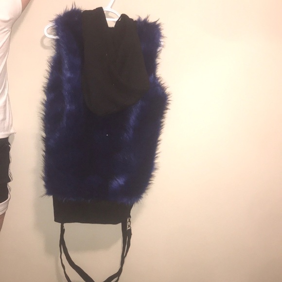 Gothic Fur Vest - Picture 2 of 4